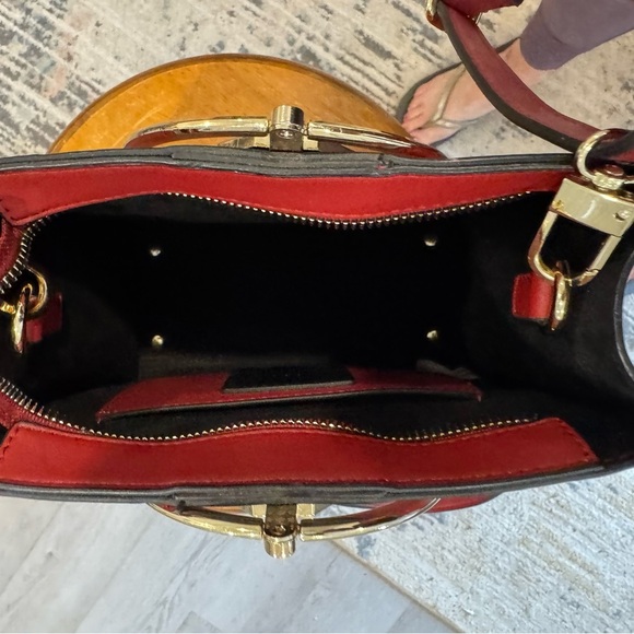 Neiman Marcus Deep Red Leather Crossbody Tote With Gold Geometric Hardware - Picture 6 of 8